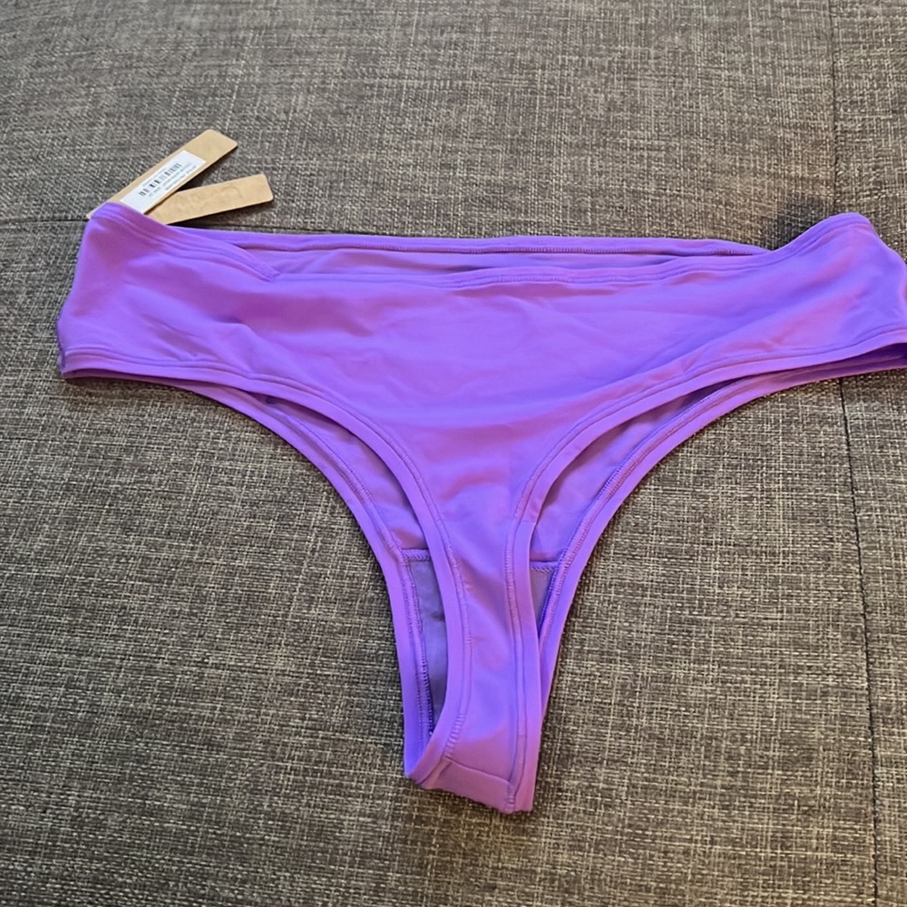 Skims Fit Everybody Thong - Picture 2 of 7